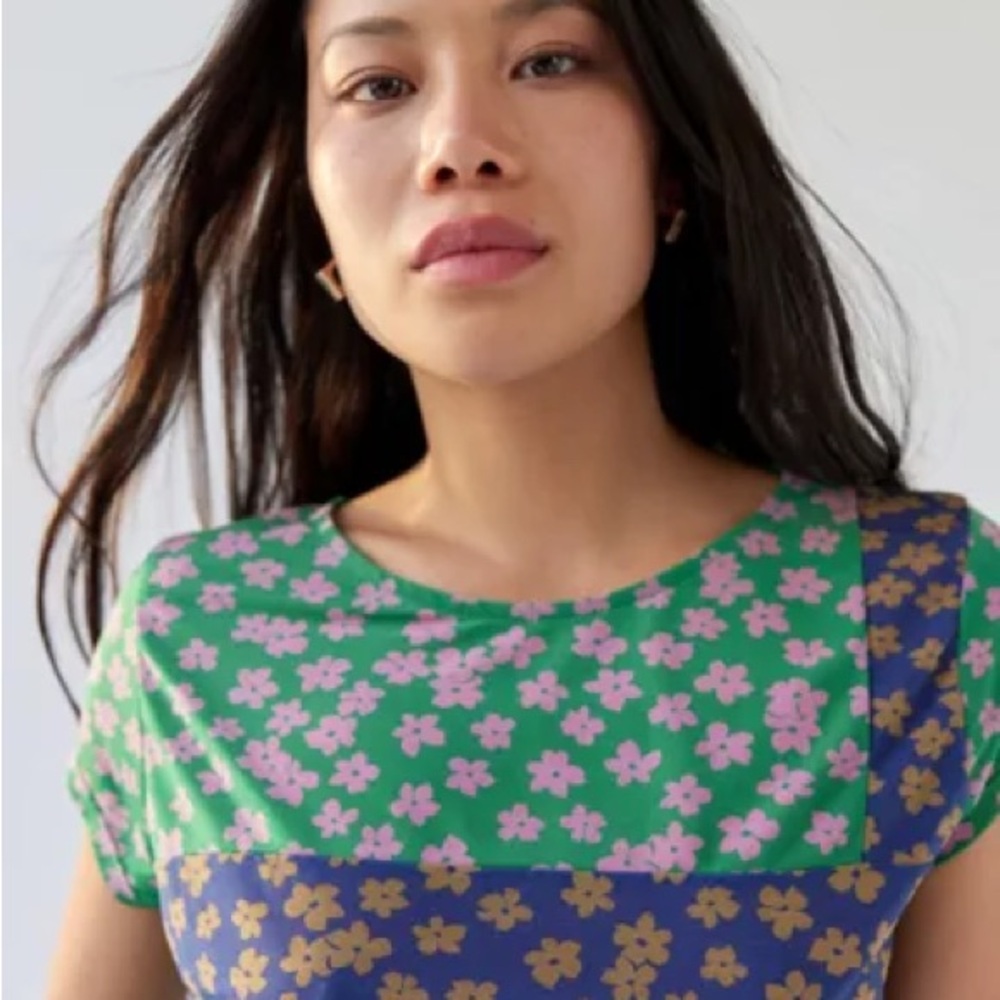Lisa Says Gah for UO Angie Floral Colorblock Tee, Green Pink and Blue, Size XS - Picture 15 of 15